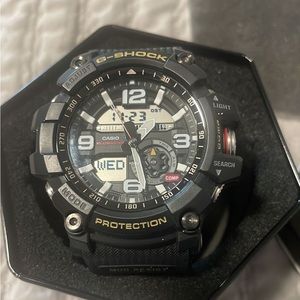 G-shock mudmaster like new. No scratches